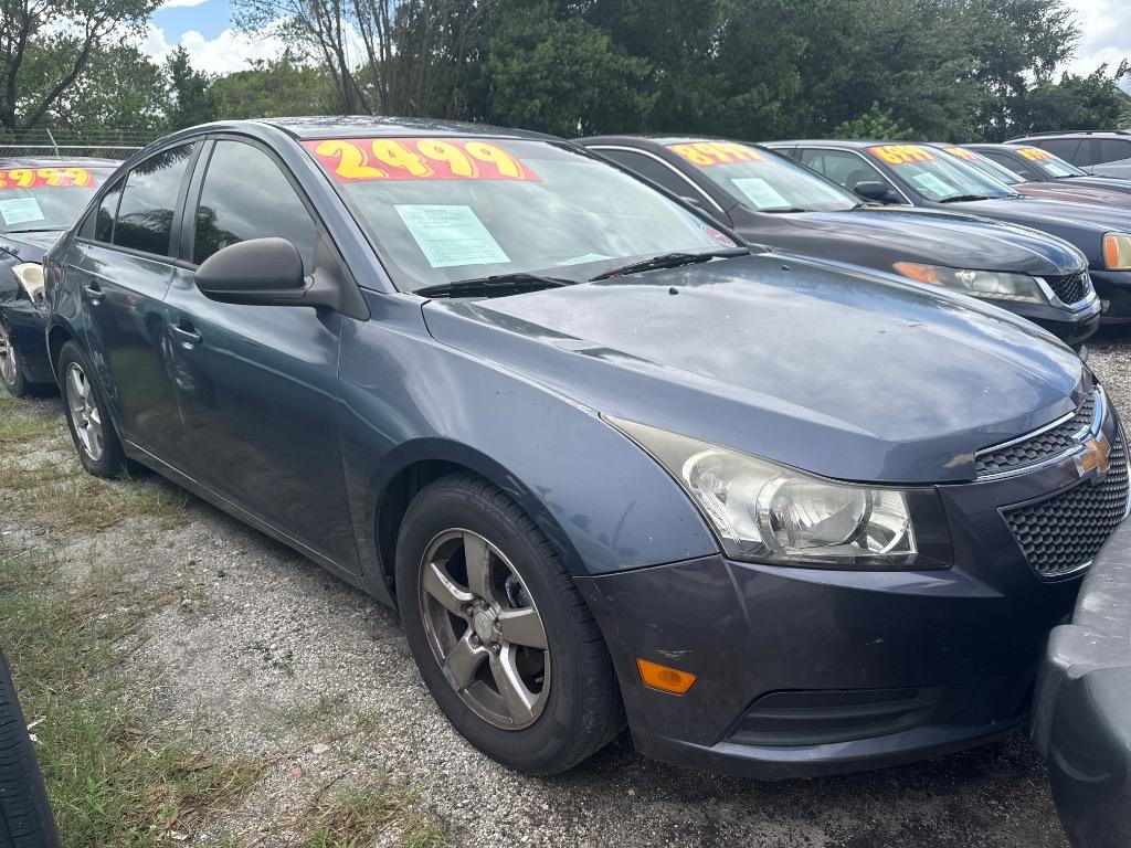 2013 Chevrolet Cruze LS's photo