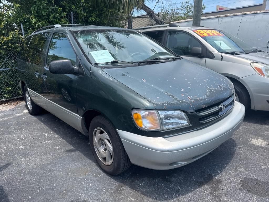 2000 Toyota Sienna LE